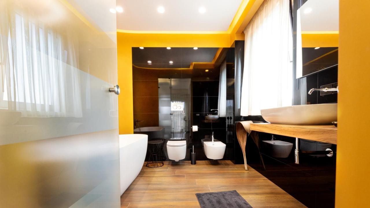 Zaffiro Lavico Rooms Etna Nature Sea 아치레알레 외부 사진