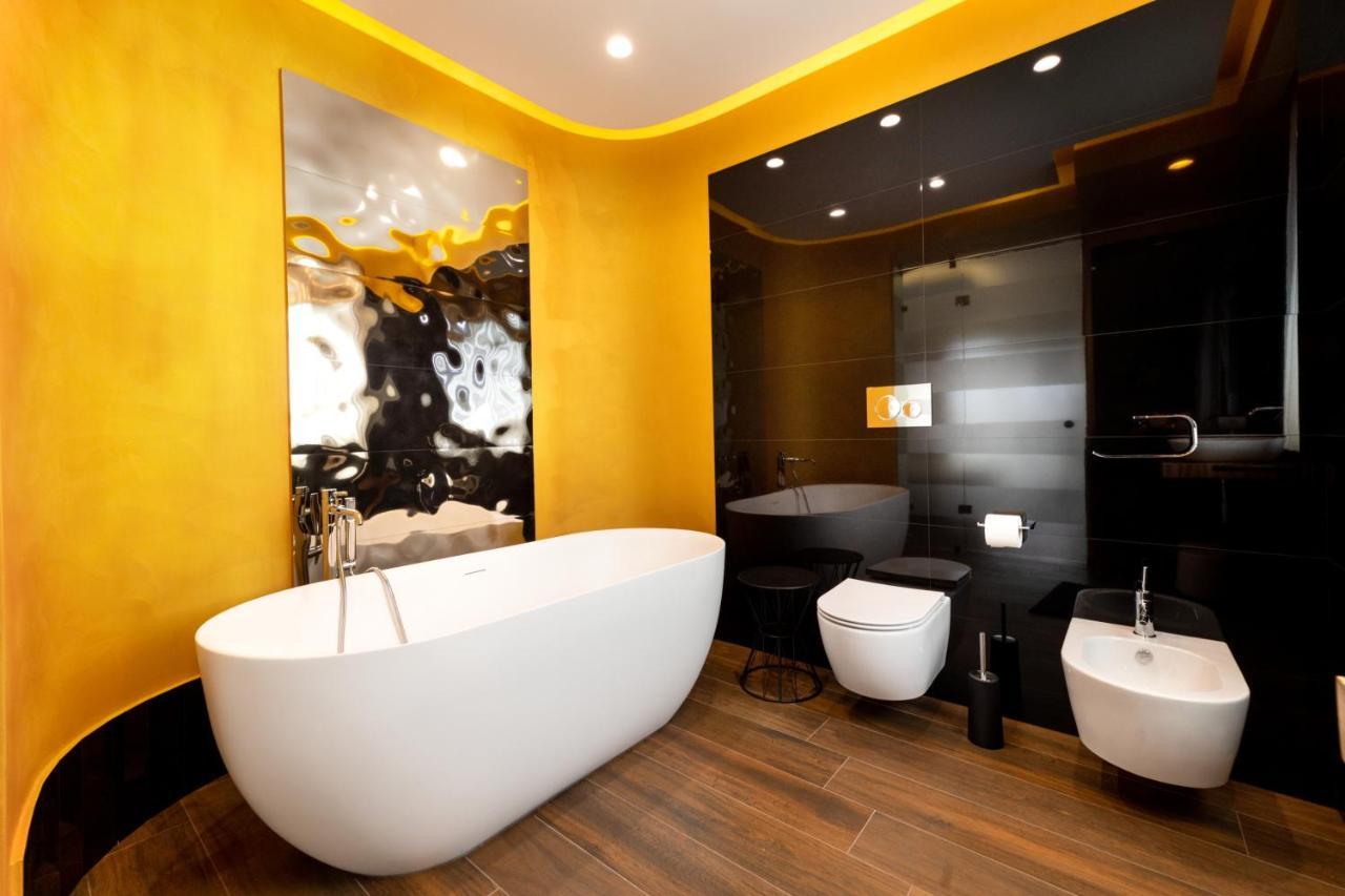 Zaffiro Lavico Rooms Etna Nature Sea 아치레알레 외부 사진